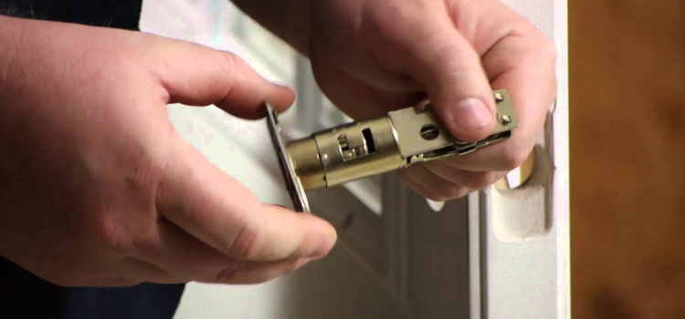 Front door lock repair in Wallace Heights
